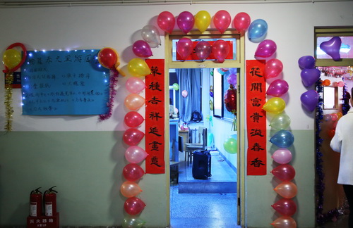 色彩絢麗、喜氣洋洋的活動(dòng)現(xiàn)場(chǎng)