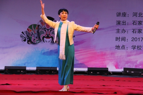 李路英、劉萍老師演唱現(xiàn)代京劇《紅燈記》選段