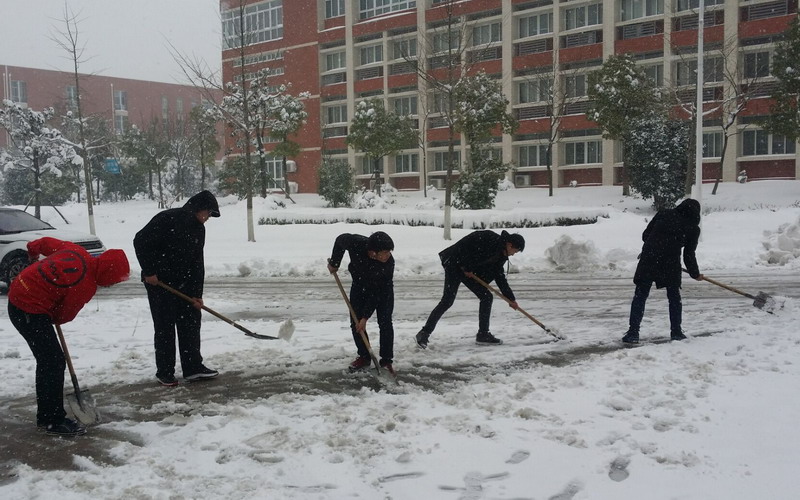 淮南師范學(xué)院召開抗雪防災(zāi)工作會議，加強(qiáng)校園安全工作