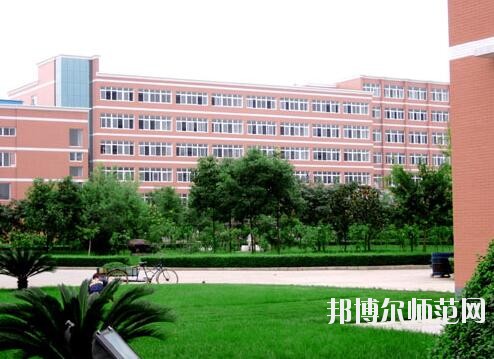 成都城市建設(shè)技工幼兒師范學(xué)校2018年報(bào)名條件、招生對象