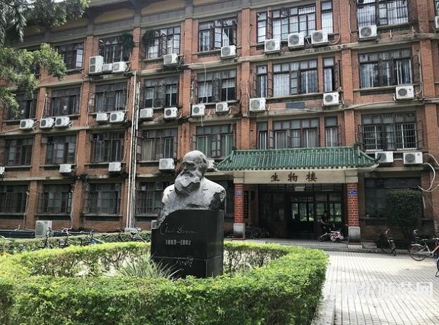 中山師范大學廣州校區(qū)南校園招生辦聯系電話