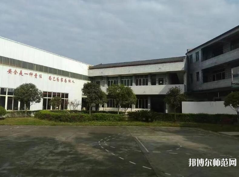 成都莊園機(jī)電職業(yè)技術(shù)幼兒師范學(xué)校2018年報(bào)名條件、招生對(duì)象