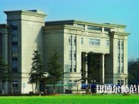 江蘇中專幼師學(xué)?？梢钥即髮? /><b>江蘇中專幼師學(xué)校可以考大專嗎</b><span>2019-09-19 09:17</span><p>中專幼師是可以參加大專的，參加的考試類型有兩種，一種是單招，另外一種是6月對(duì)口考試。這兩種升學(xué)后畢業(yè)證書都是一樣的，屬于</p></a></li>
            <li><a href=