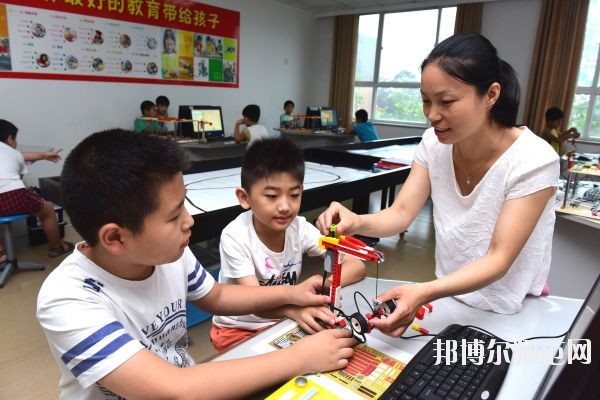 四川初中生可以學幼師學校嗎