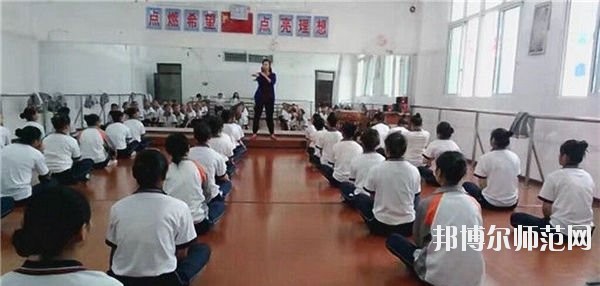 曲靖2021年男生學什么幼師學校好