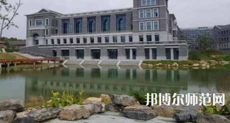 2023年黃麓師范學(xué)校報名條件、招生對象