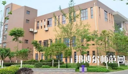 2023年郫縣友愛(ài)職業(yè)技術(shù)幼兒師范學(xué)校報(bào)名條件、招生對(duì)象